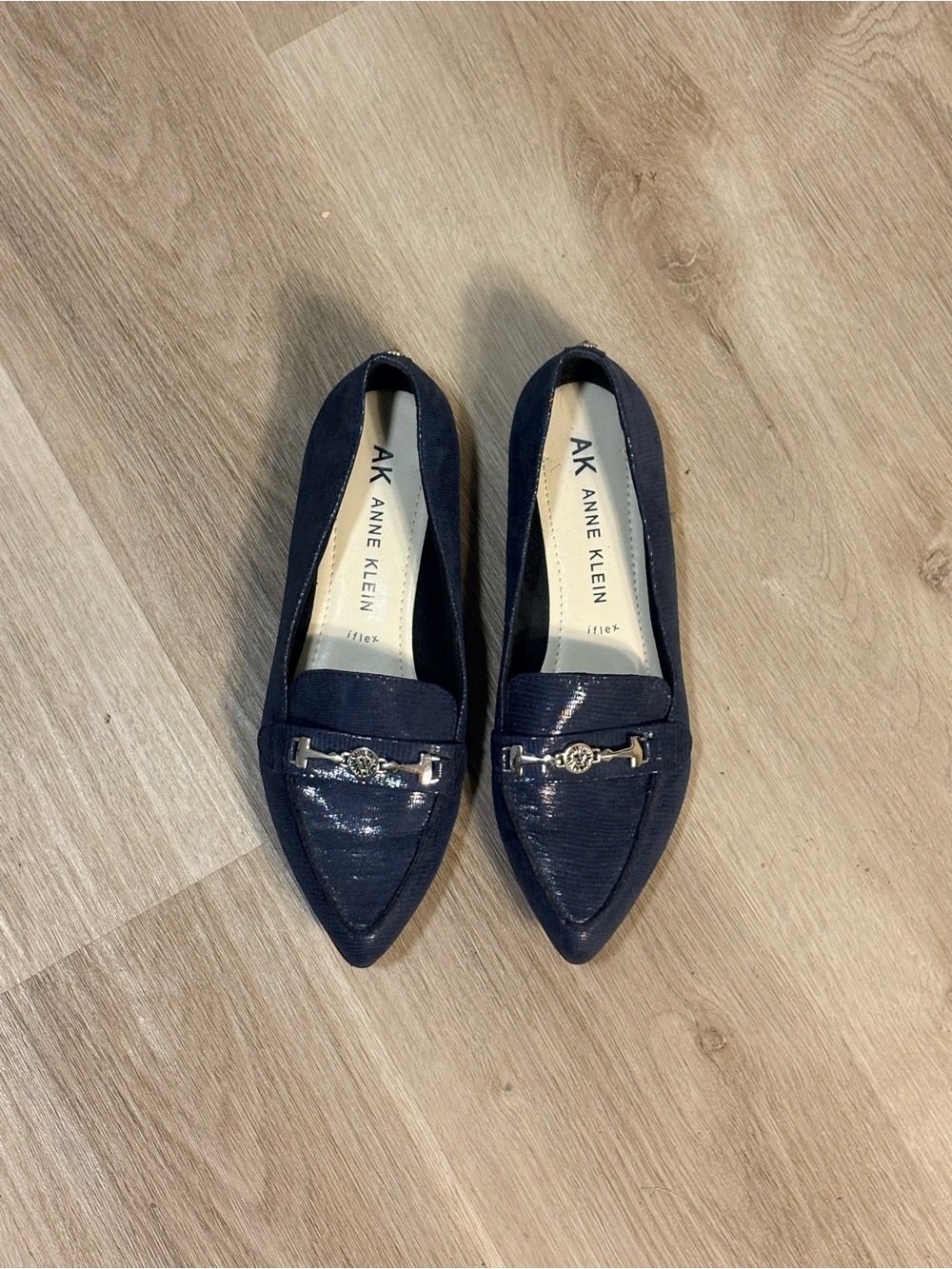 Anne Klein iflex Blue Textured Loafers Size 9 Pointed Toe Silver Hardware Chic